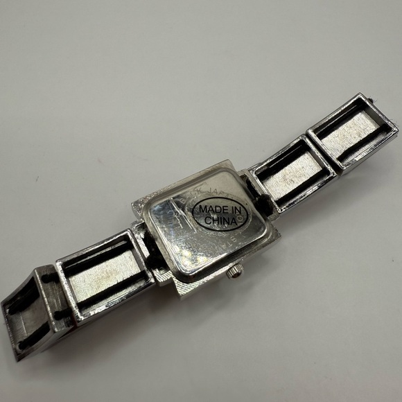 Snowman Women's Watch Silver Case Red White (New Battery) Stretch Bracelet - Picture 7 of 9